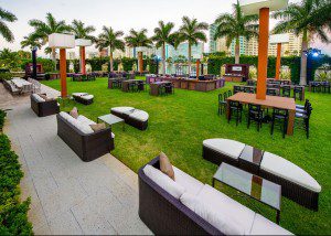 An alfresco dining and seating area