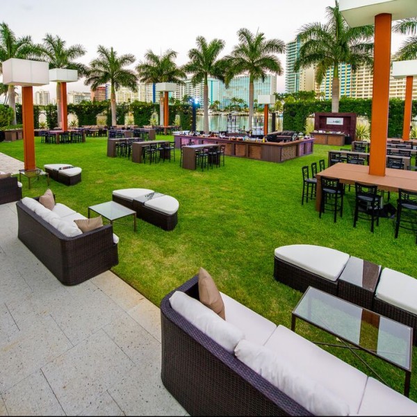 An alfresco dining and seating area